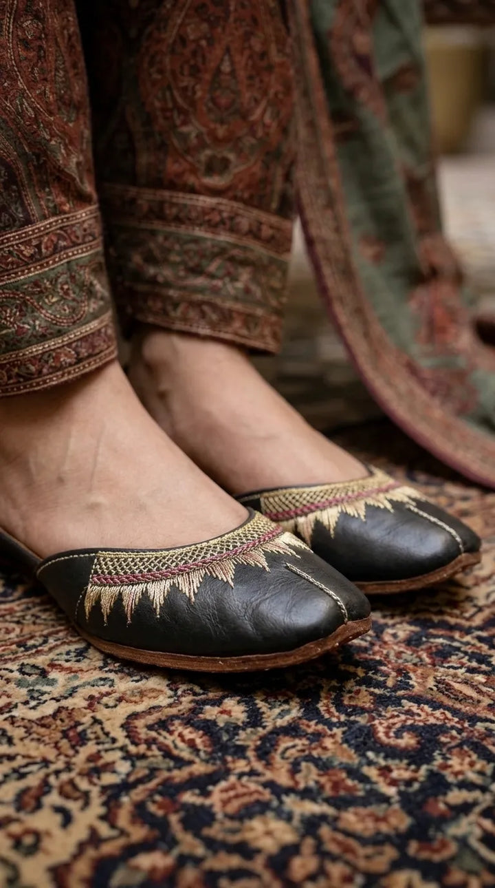 Black Leather Khussa For Ladies EC8937
