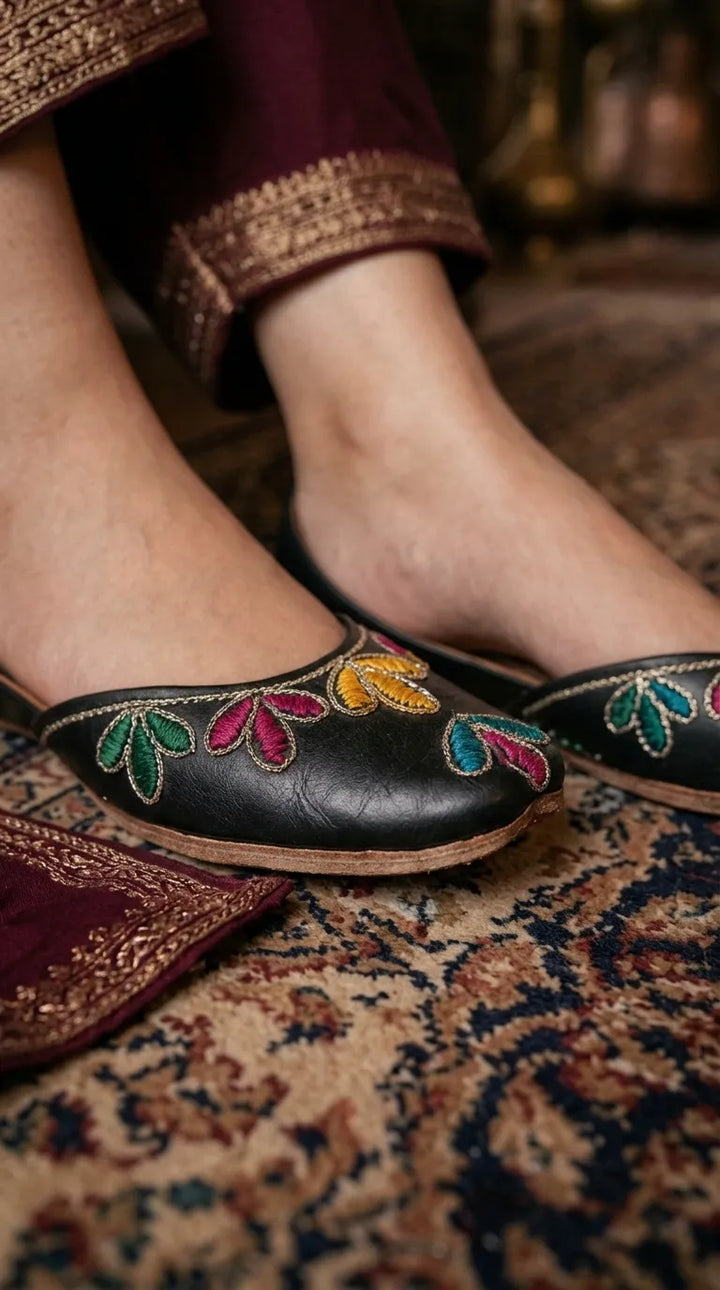 Black Leather Khussa For Ladies EC8939