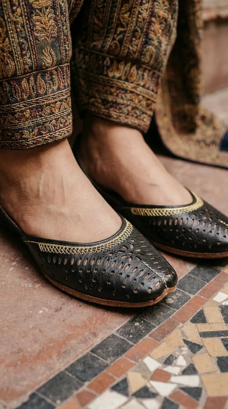 Black Leather Khussa For Ladies EC8941
