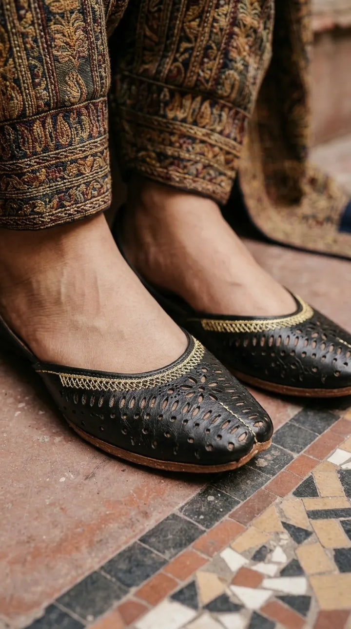 Black Leather Khussa For Ladies EC8941