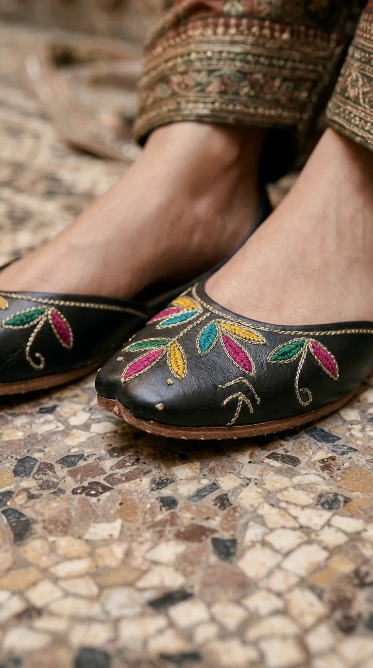 Black Leather Khussa For Ladies EC9102