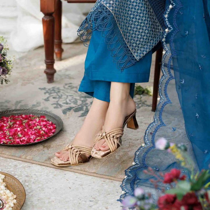 Golden Fancy Slipper FN7968