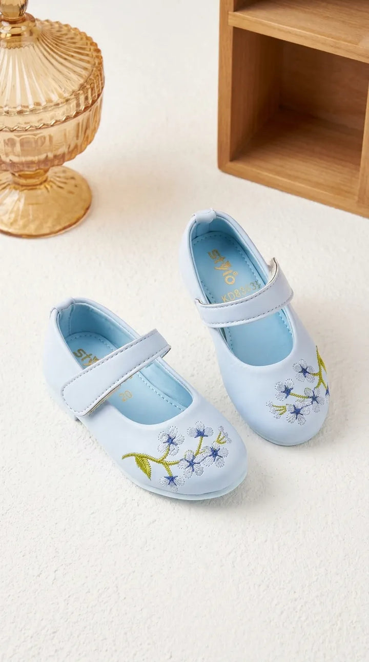 Girls Sky Blue Casual Pumps KD8368