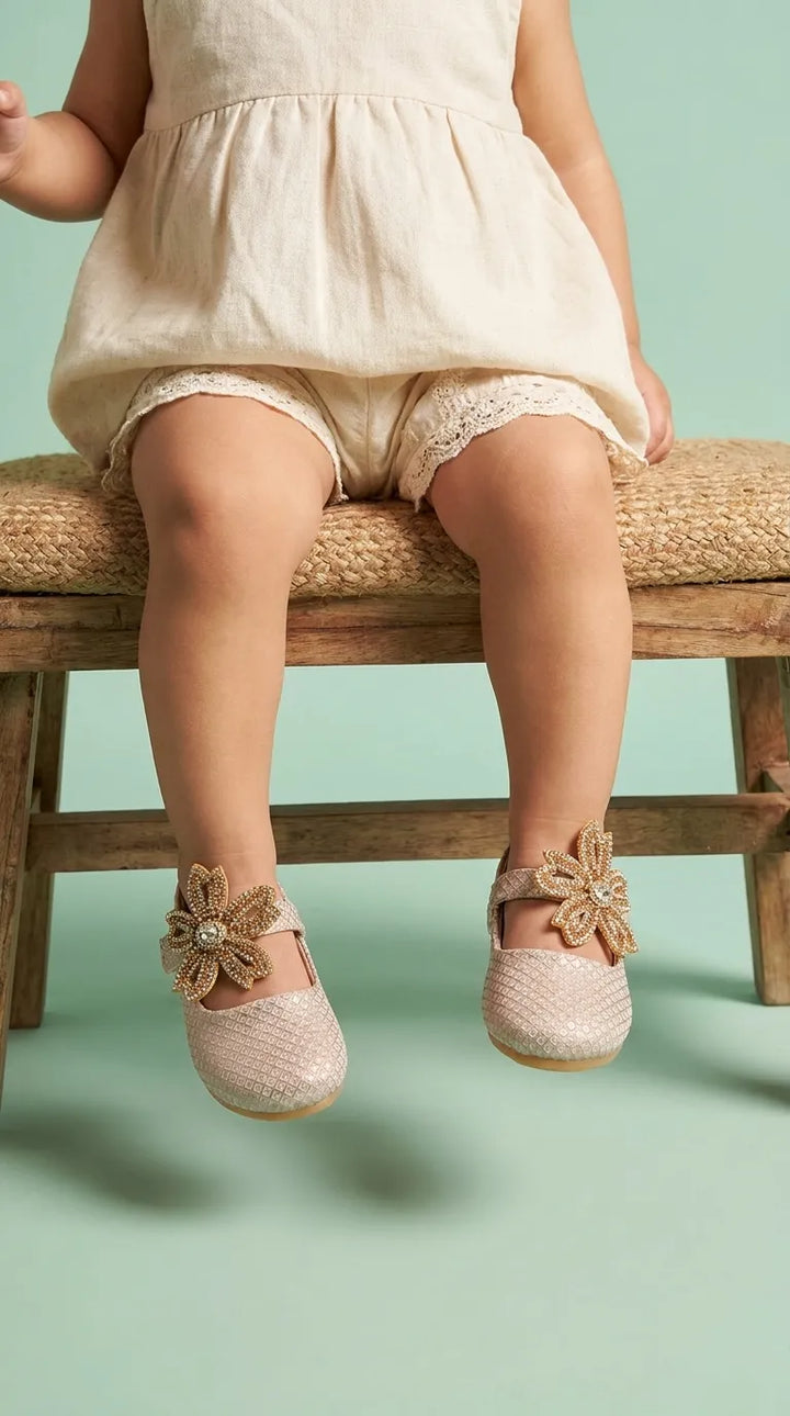 Girls Golden Fancy Pumps KD8380
