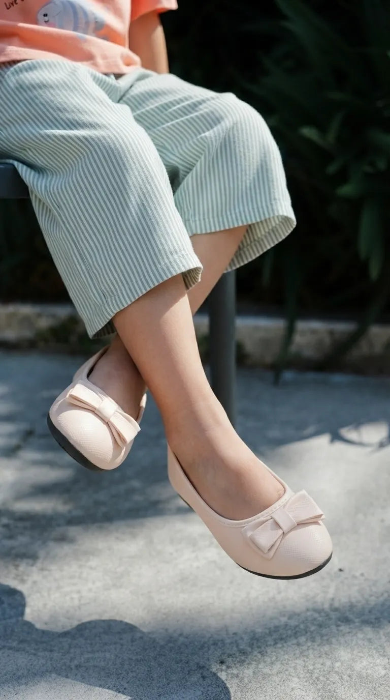 Girls Cream Casual Pumps KD8552