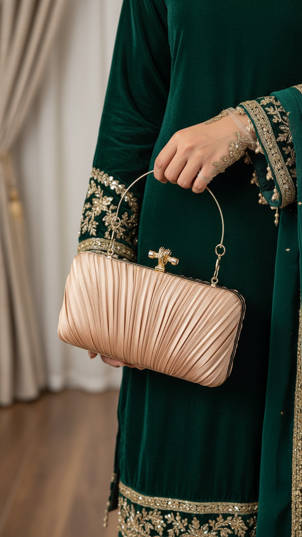 Golden Formal Clutch P24438