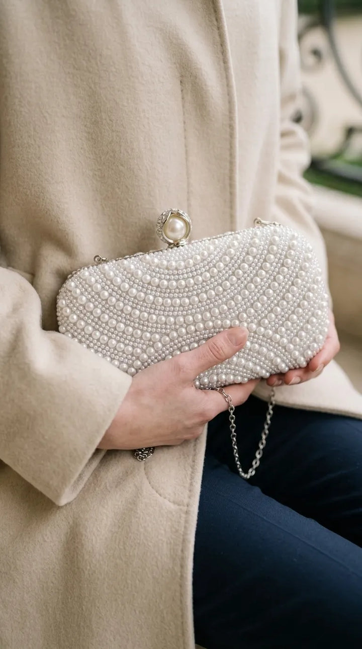 White Fancy Bridal Clutch P24568