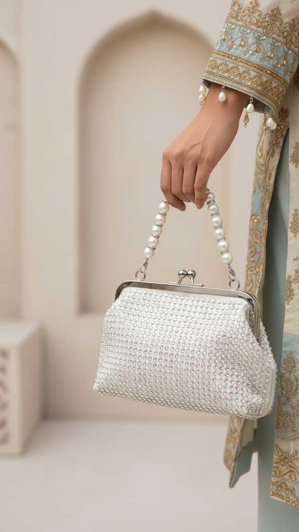 White Fancy Clutch P36203