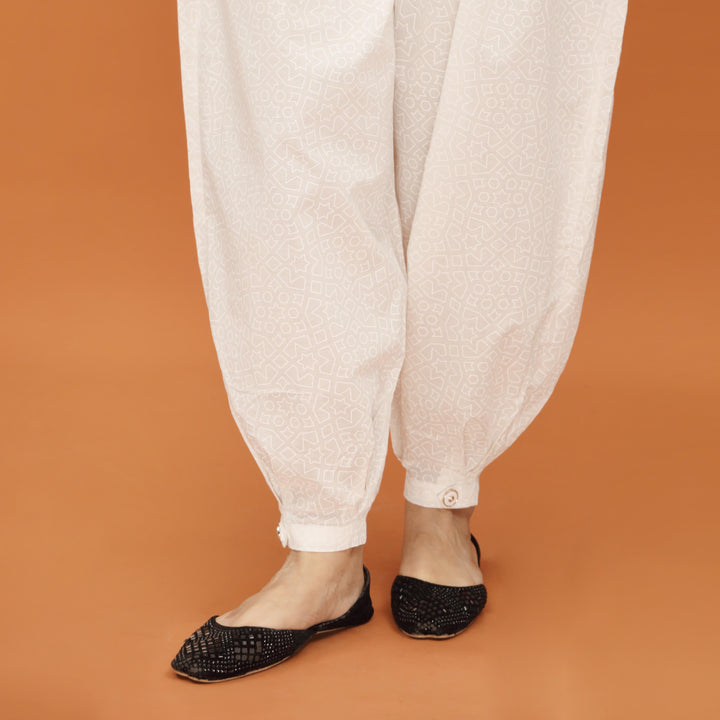 White Striaght Fit Chicken Embellsihed Trouser PS4585