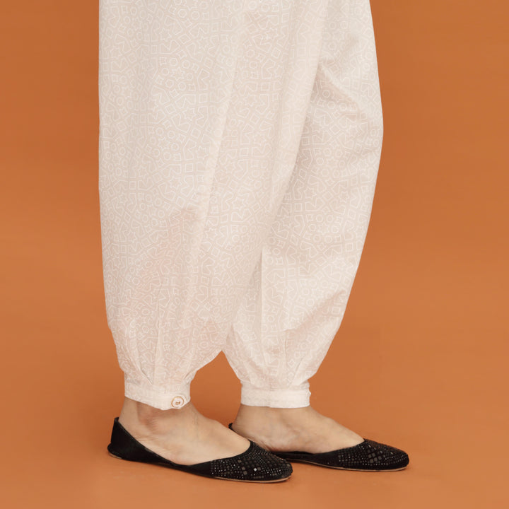 White Striaght Fit Chicken Embellsihed Trouser PS4585