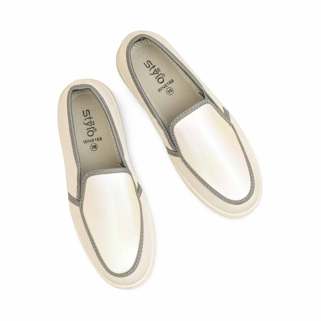 Cream Sneaker For Women WN6168