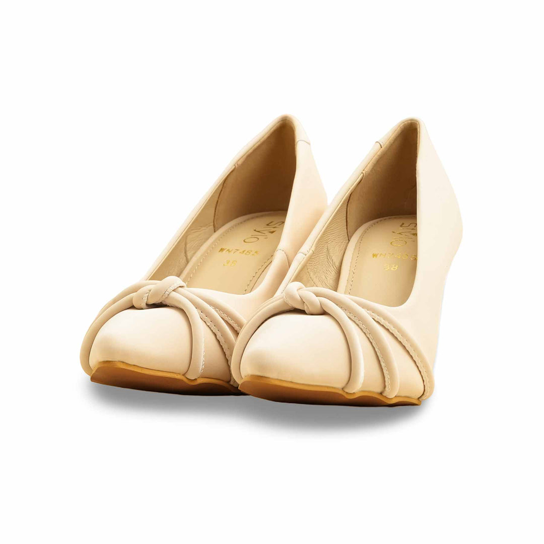 Beige Court Shoes WN7485