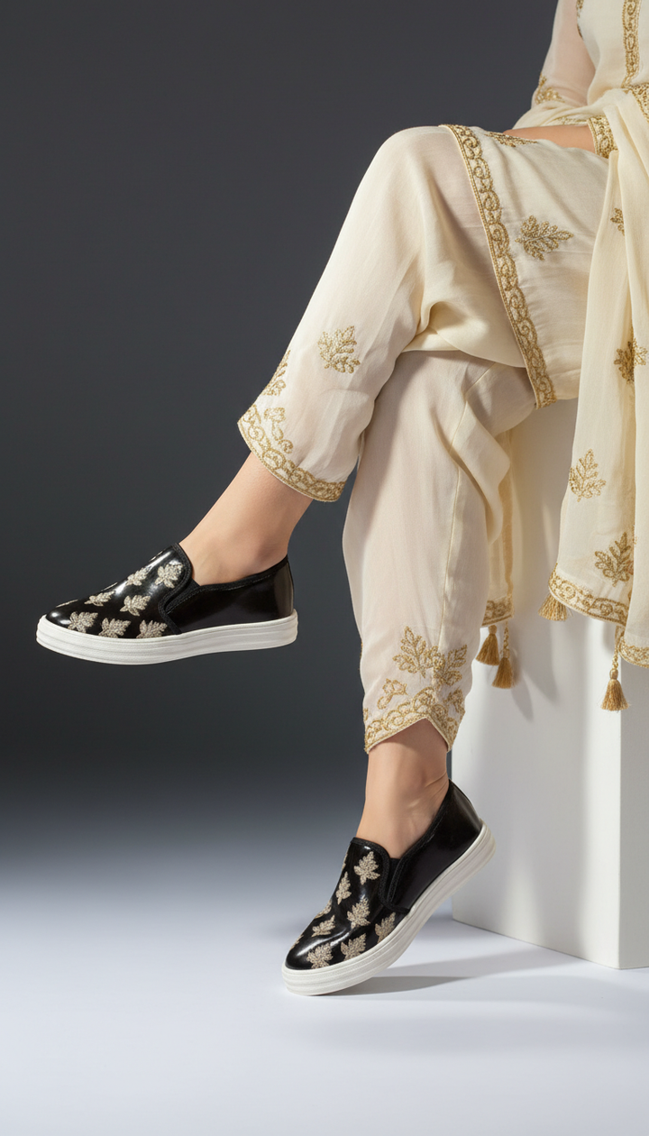 Black Sneaker For Ladies WN6205