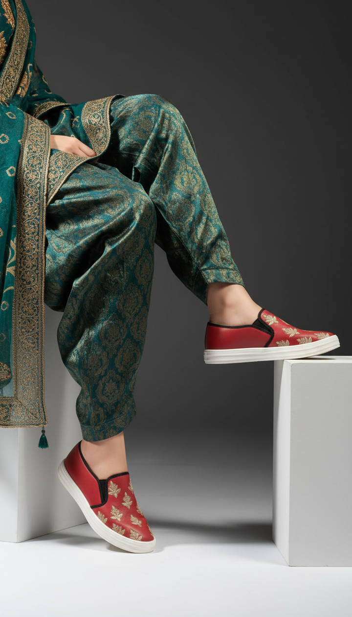 Maroon Sneaker For Ladies WN6205