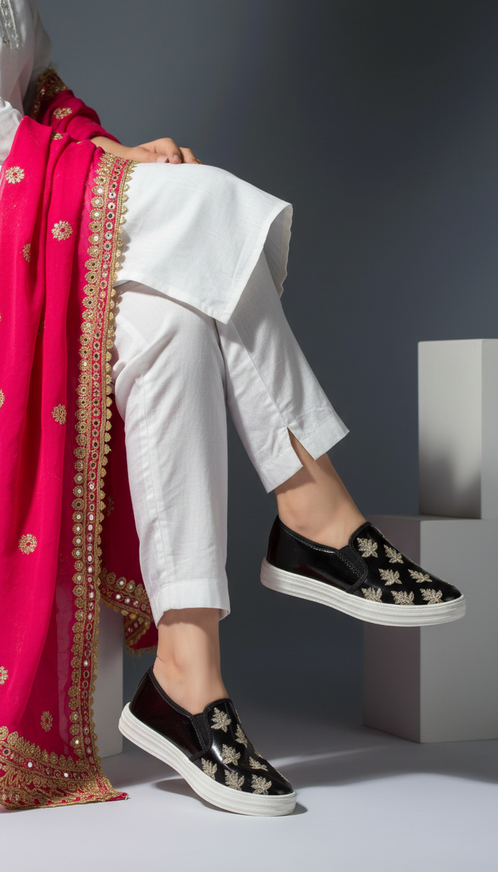 Black Sneaker For Ladies WN6205