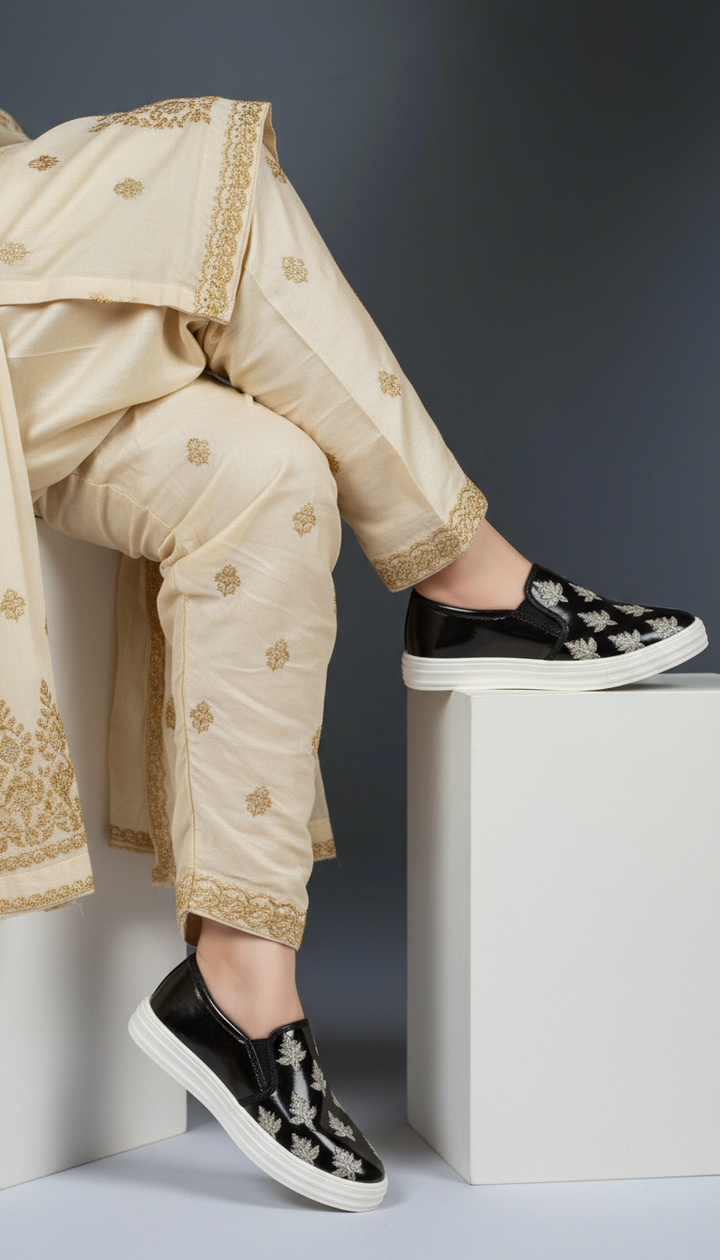 Black Sneaker For Ladies WN6205