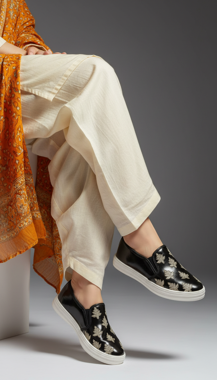 Black Sneaker For Ladies WN6205