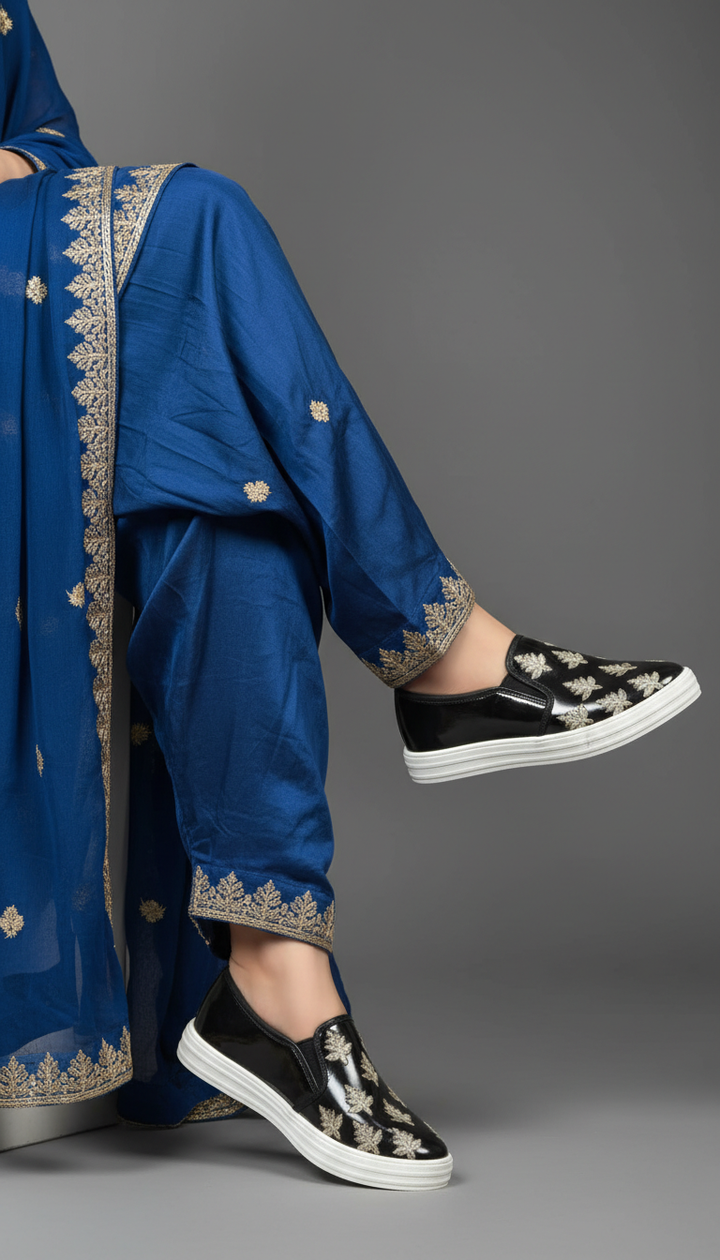 Black Sneaker For Ladies WN6205